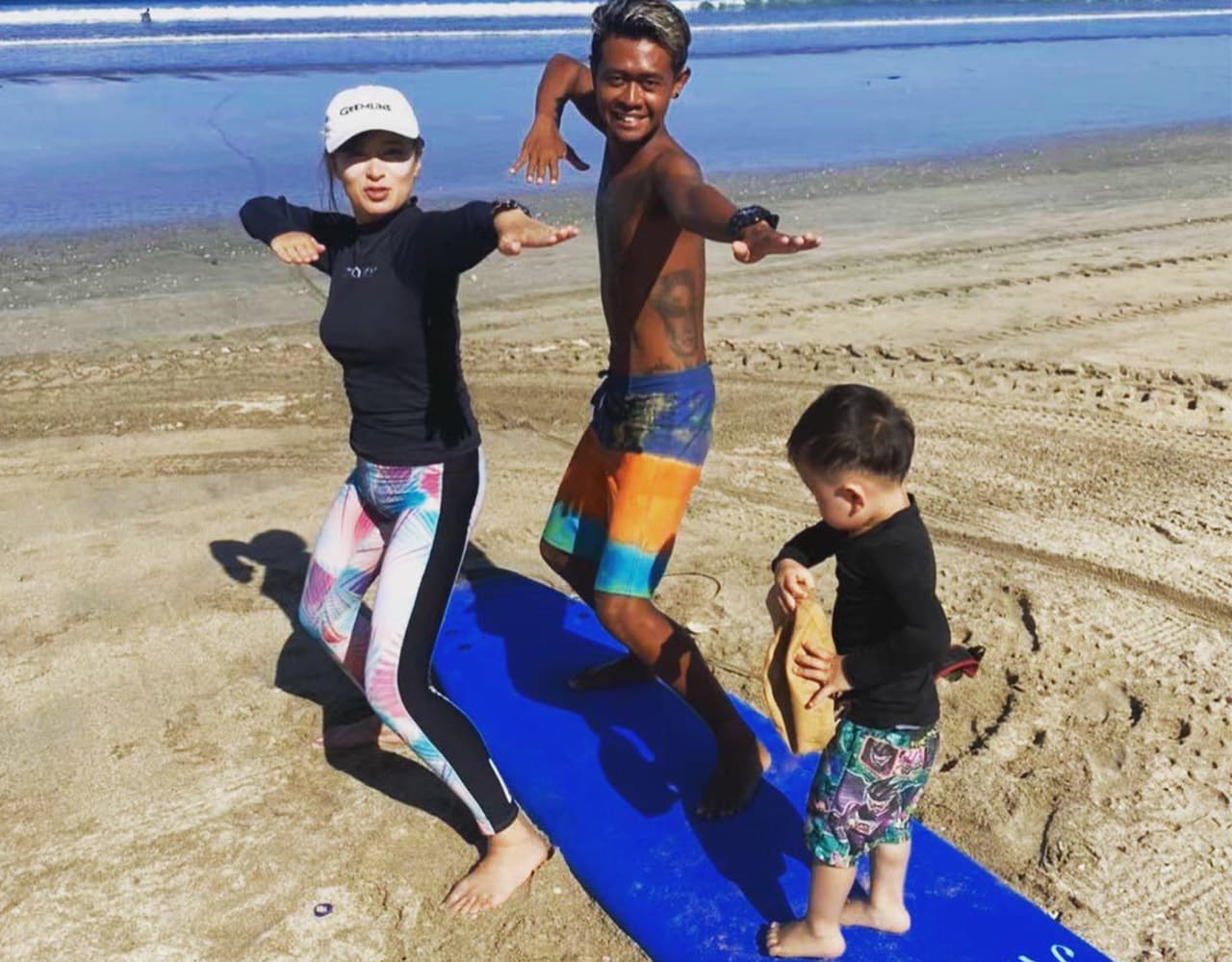 Surf lessons_0011_5fe55f40-d507-4552-a148-27f1065906a7